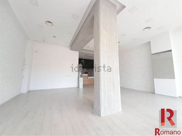 locale commerciale in vendita a Santa Maria Capua Vetere