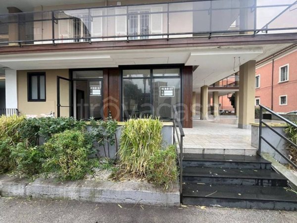 negozio in vendita a Santa Maria Capua Vetere