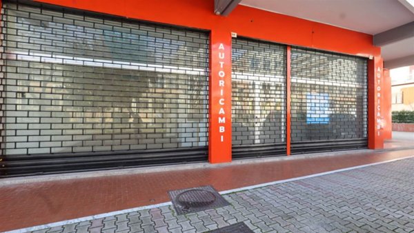 negozio in vendita a Santa Maria Capua Vetere