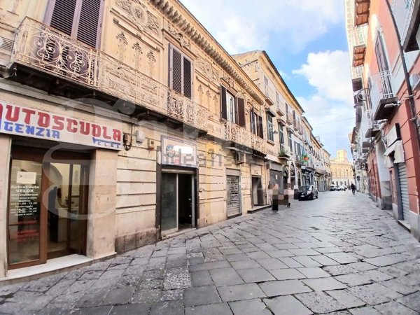locale commerciale in vendita a Santa Maria Capua Vetere