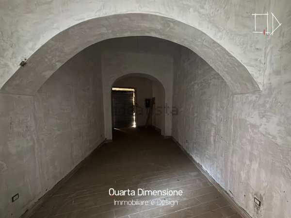 locale commerciale in vendita a Santa Maria Capua Vetere