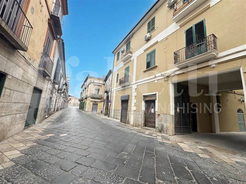 negozio in vendita a Santa Maria Capua Vetere