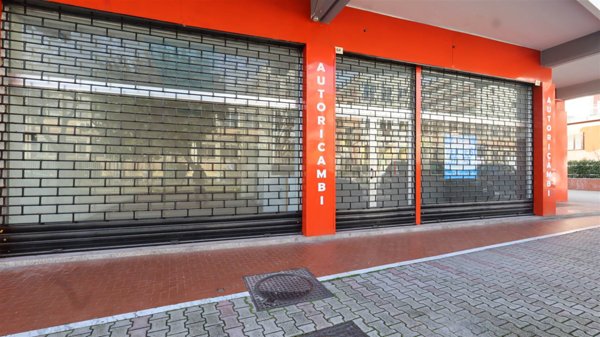 negozio in vendita a Santa Maria Capua Vetere