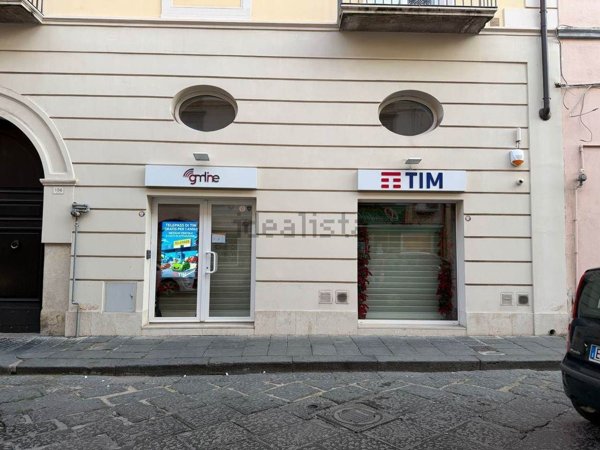 negozio in vendita a Santa Maria Capua Vetere