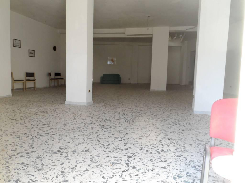 negozio in vendita a Santa Maria Capua Vetere