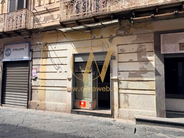 locale commerciale in vendita a Santa Maria Capua Vetere