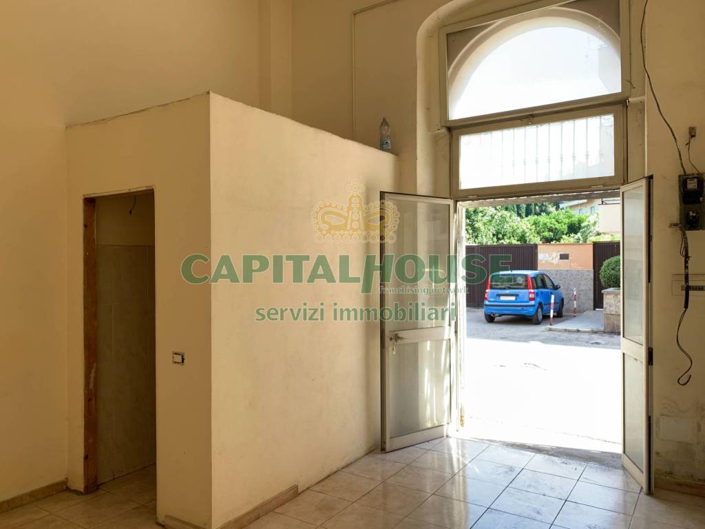 negozio in vendita a Santa Maria Capua Vetere