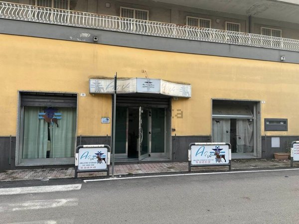 locale commerciale in vendita a Santa Maria Capua Vetere