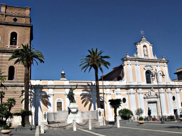 locale commerciale in vendita a Santa Maria Capua Vetere