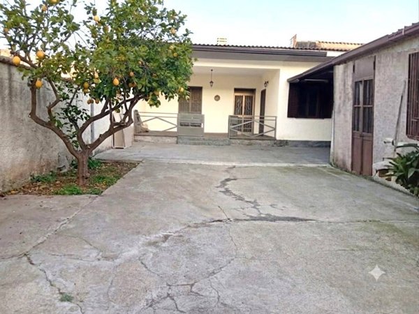 casa indipendente a Santa Maria Capua Vetere in zona Sant'Andrea dei Lagni