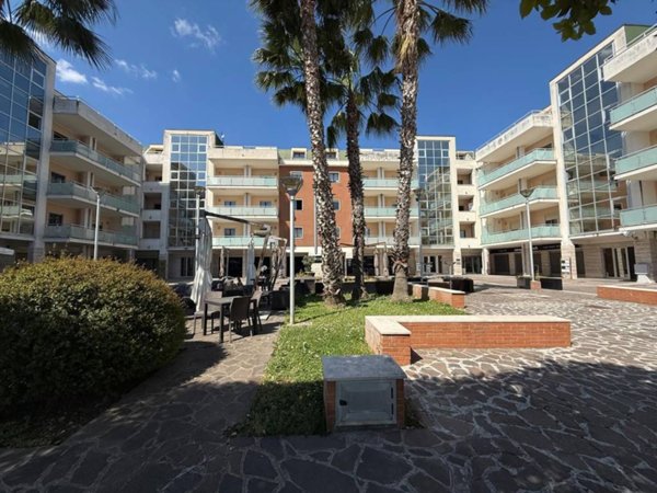 ufficio in vendita a Santa Maria Capua Vetere in zona Sant'Andrea dei Lagni