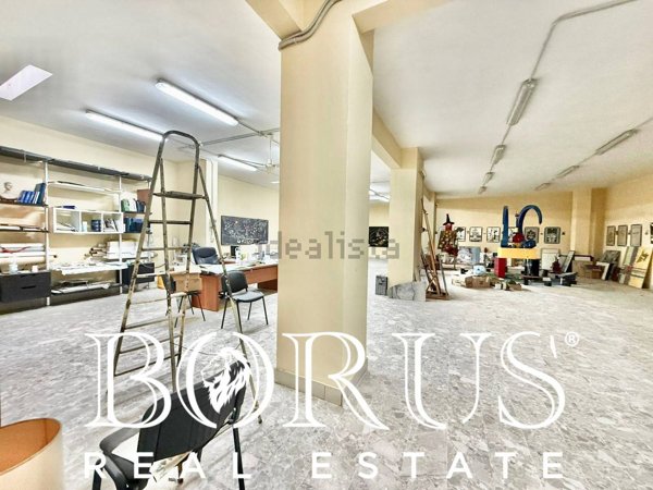 locale commerciale in vendita a Santa Maria Capua Vetere