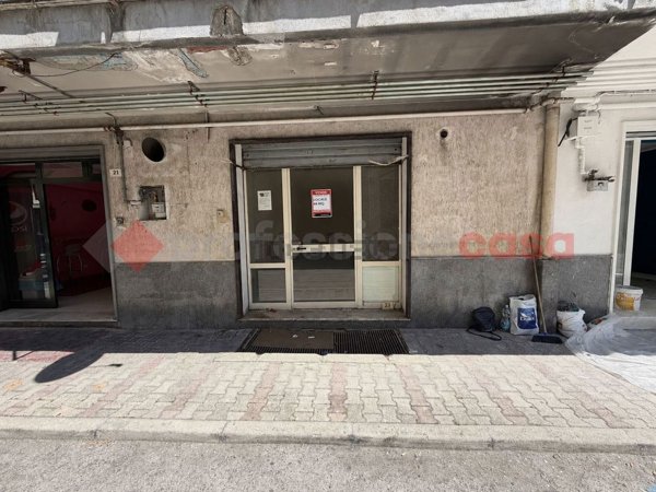 locale commerciale in vendita a Santa Maria Capua Vetere