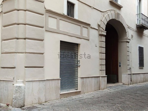 locale commerciale in vendita a Santa Maria Capua Vetere