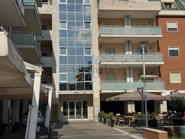 ufficio in vendita a Santa Maria Capua Vetere in zona Sant'Andrea dei Lagni