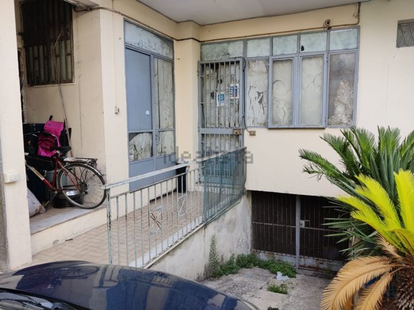 locale commerciale in vendita a Sant'Arpino