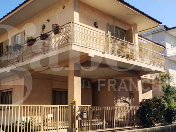 casa indipendente in vendita a Sant'Arpino