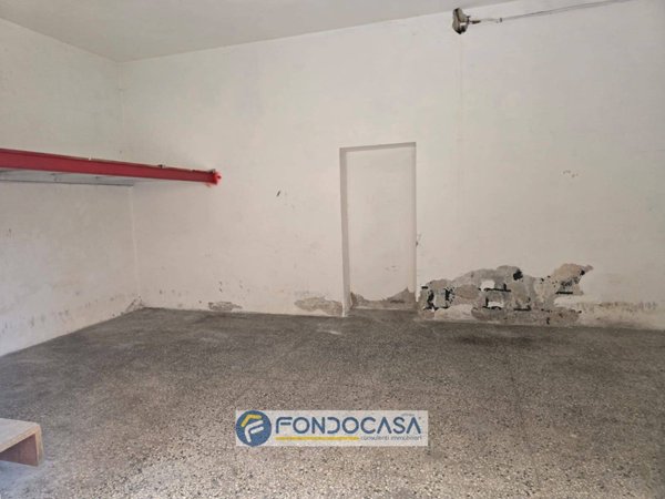 locale di sgombero in vendita a Sant'Arpino