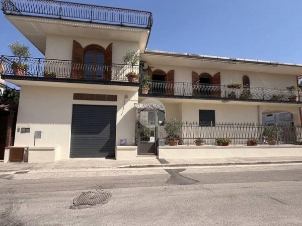 casa indipendente in vendita a Sant'Arpino