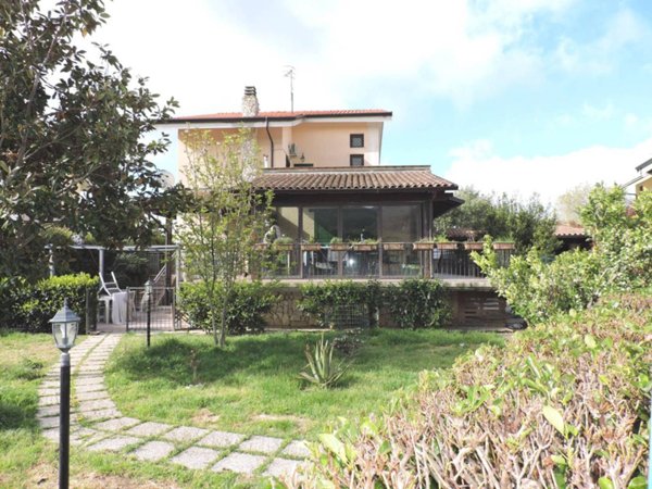 casa indipendente in vendita a Sessa Aurunca in zona Tuoro