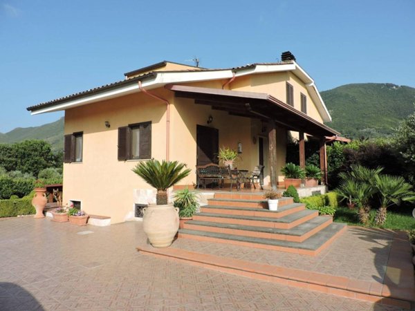 casa indipendente in vendita a Sessa Aurunca in zona Carano