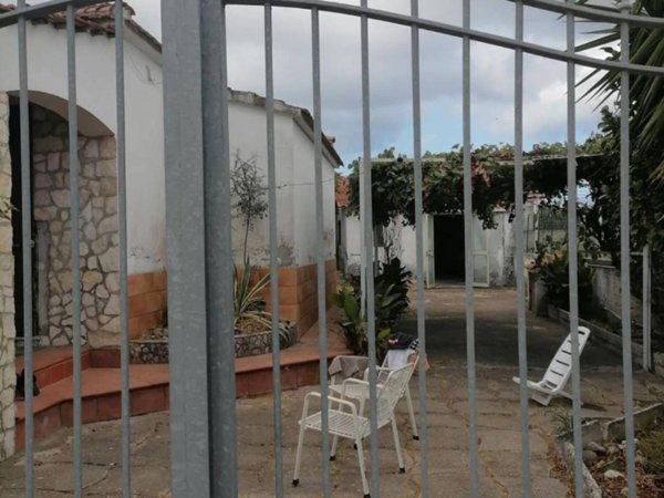 casa indipendente in vendita a Sessa Aurunca in zona Piedimonte