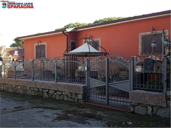 casa indipendente in vendita a Sessa Aurunca in zona Baia Domizia
