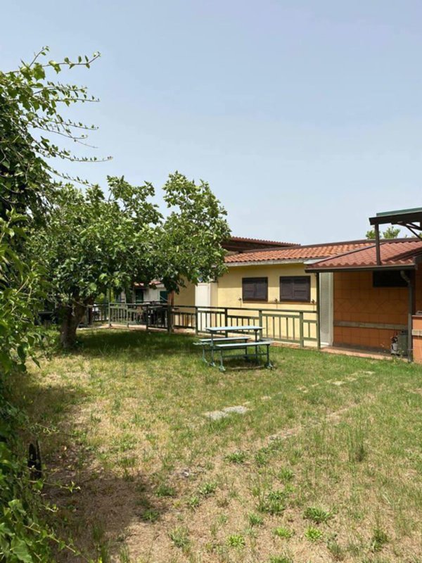 casa indipendente in vendita a Sessa Aurunca in zona Avezzano