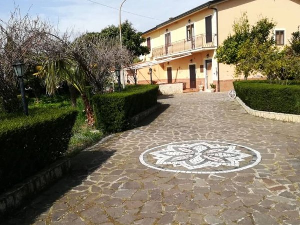 intera palazzina in vendita a Sessa Aurunca