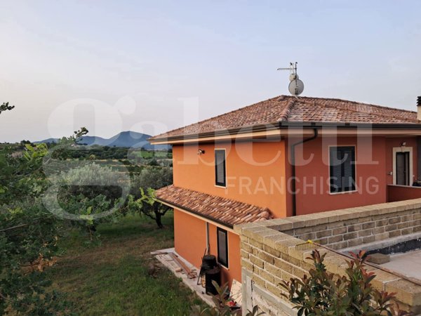 casa indipendente in vendita a Sessa Aurunca
