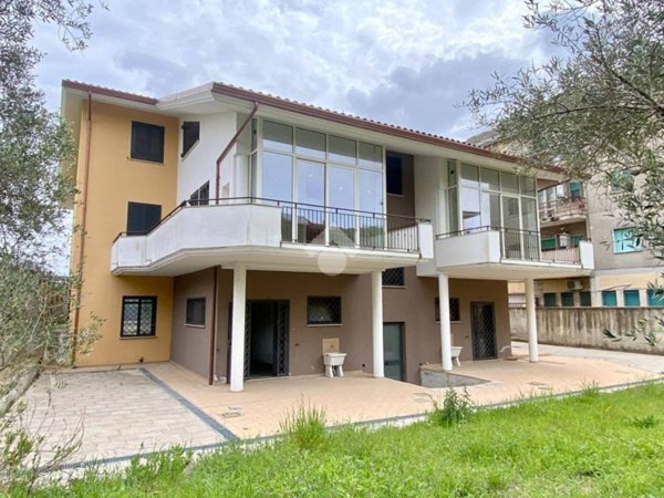 casa indipendente in vendita a Sessa Aurunca