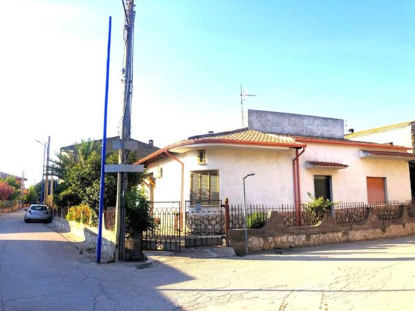 casa indipendente in vendita a Sessa Aurunca in zona Fasani