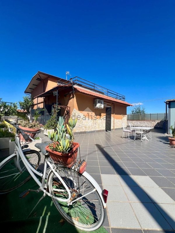 casa indipendente in vendita a Sessa Aurunca in zona Piedimonte