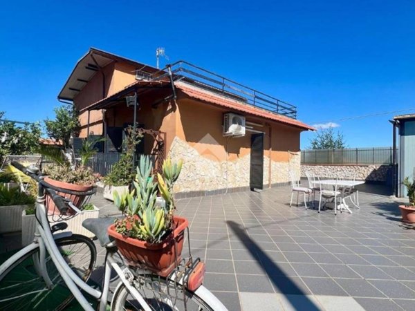 casa indipendente in vendita a Sessa Aurunca in zona Piedimonte