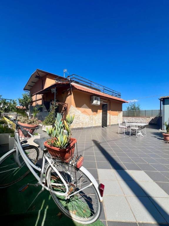 casa indipendente in vendita a Sessa Aurunca in zona Piedimonte