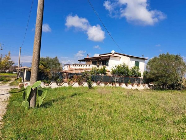 casa indipendente in vendita a Sessa Aurunca in zona Piedimonte