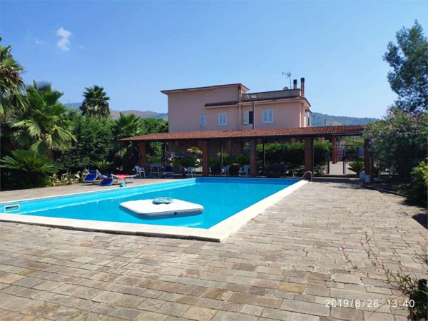 casa indipendente in vendita a Sessa Aurunca in zona Piedimonte