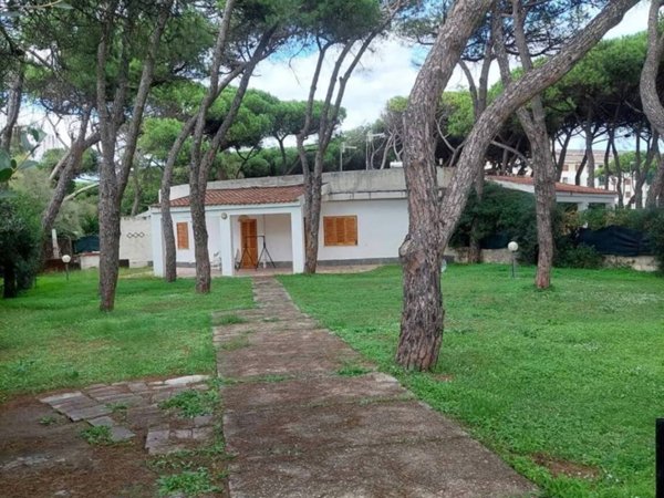 casa indipendente in vendita a Sessa Aurunca in zona Baia Domizia