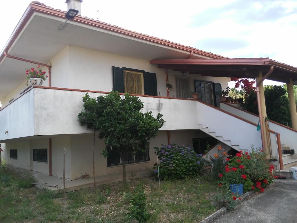 casa indipendente in vendita a Sessa Aurunca in zona Cupa