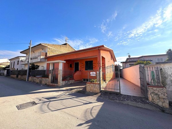 casa indipendente in vendita a Sessa Aurunca in zona San Castrese
