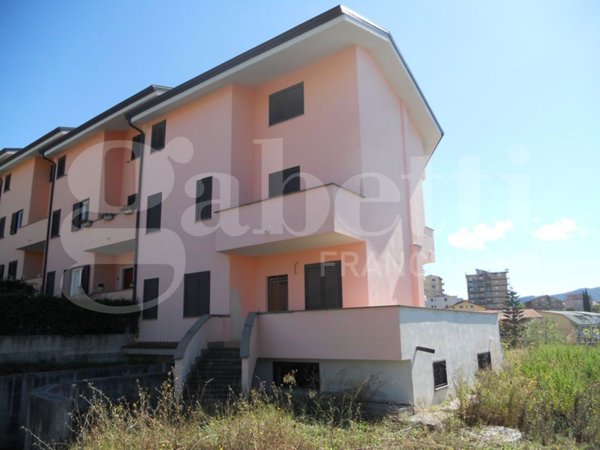 casa indipendente in vendita a Sessa Aurunca