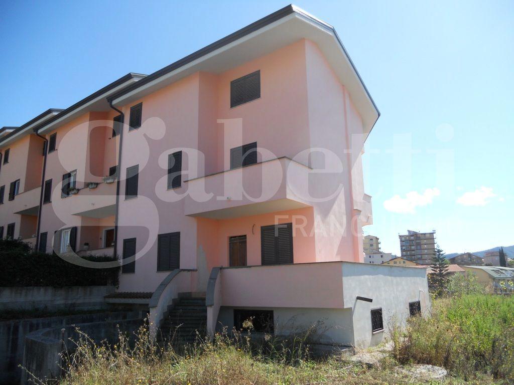 casa indipendente in vendita a Sessa Aurunca