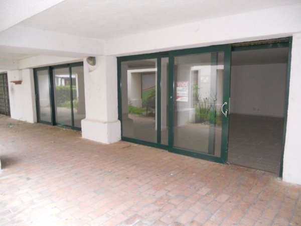 negozio in vendita a Sessa Aurunca in zona Baia Domizia