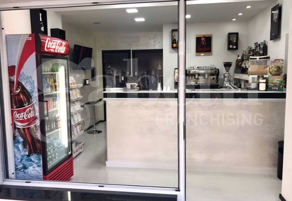 negozio in vendita a Sessa Aurunca in zona Baia Domizia