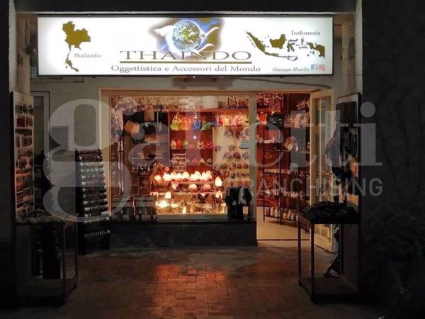 locale commerciale in vendita a Sessa Aurunca in zona Baia Domizia