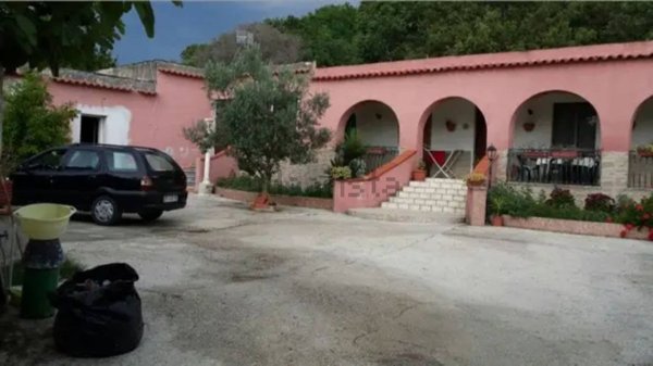 casa indipendente in vendita a Sessa Aurunca in zona Piedimonte