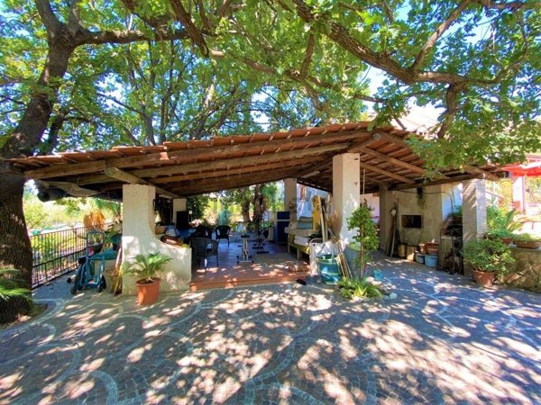 casa indipendente in vendita a Sessa Aurunca in zona Piedimonte