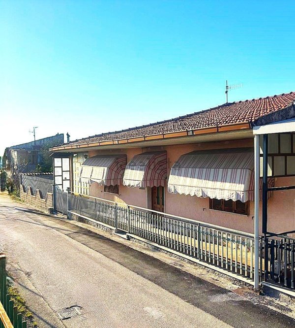 casa indipendente in vendita a Sessa Aurunca in zona Fasani