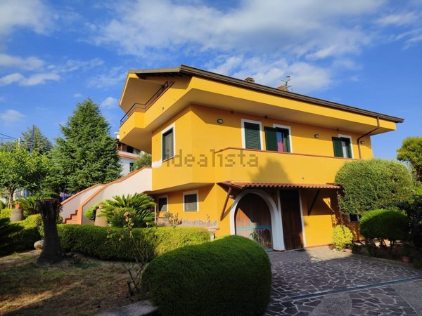 casa indipendente in vendita a Sessa Aurunca