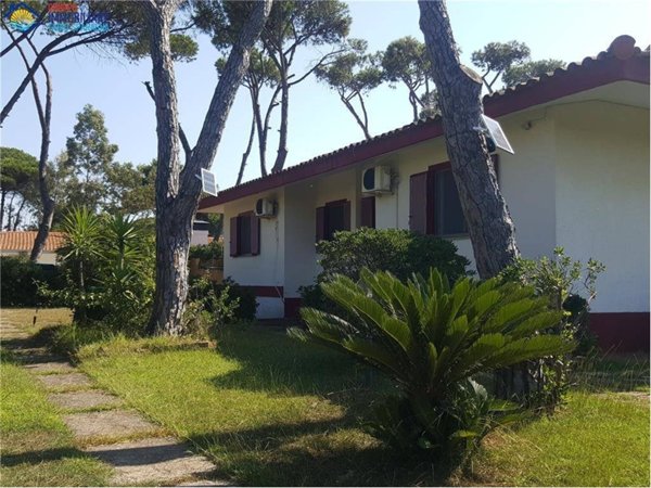 casa indipendente in vendita a Sessa Aurunca in zona Baia Domizia